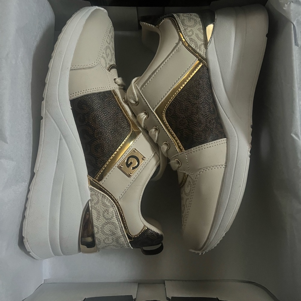 Women's Chunky Sneakers in Cream